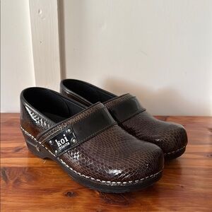 Koi by Sanita Brown Snakeskin Clogs 40